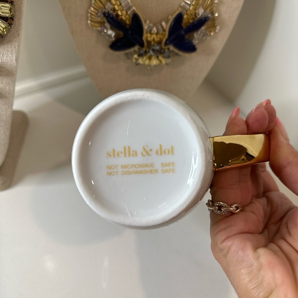 Set of 4 “Everyday I’m Sparklin”.  Stella & Dot mugs - Picture 5 of 5